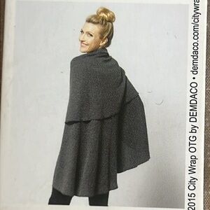 NWT (DEMDACO/CITY WRAP) on the go /lift the spirit /women’s one size fits all